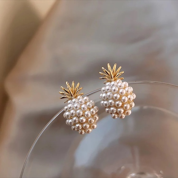 Small pearl pineapple earrings white and gold - Picture 4 of 4